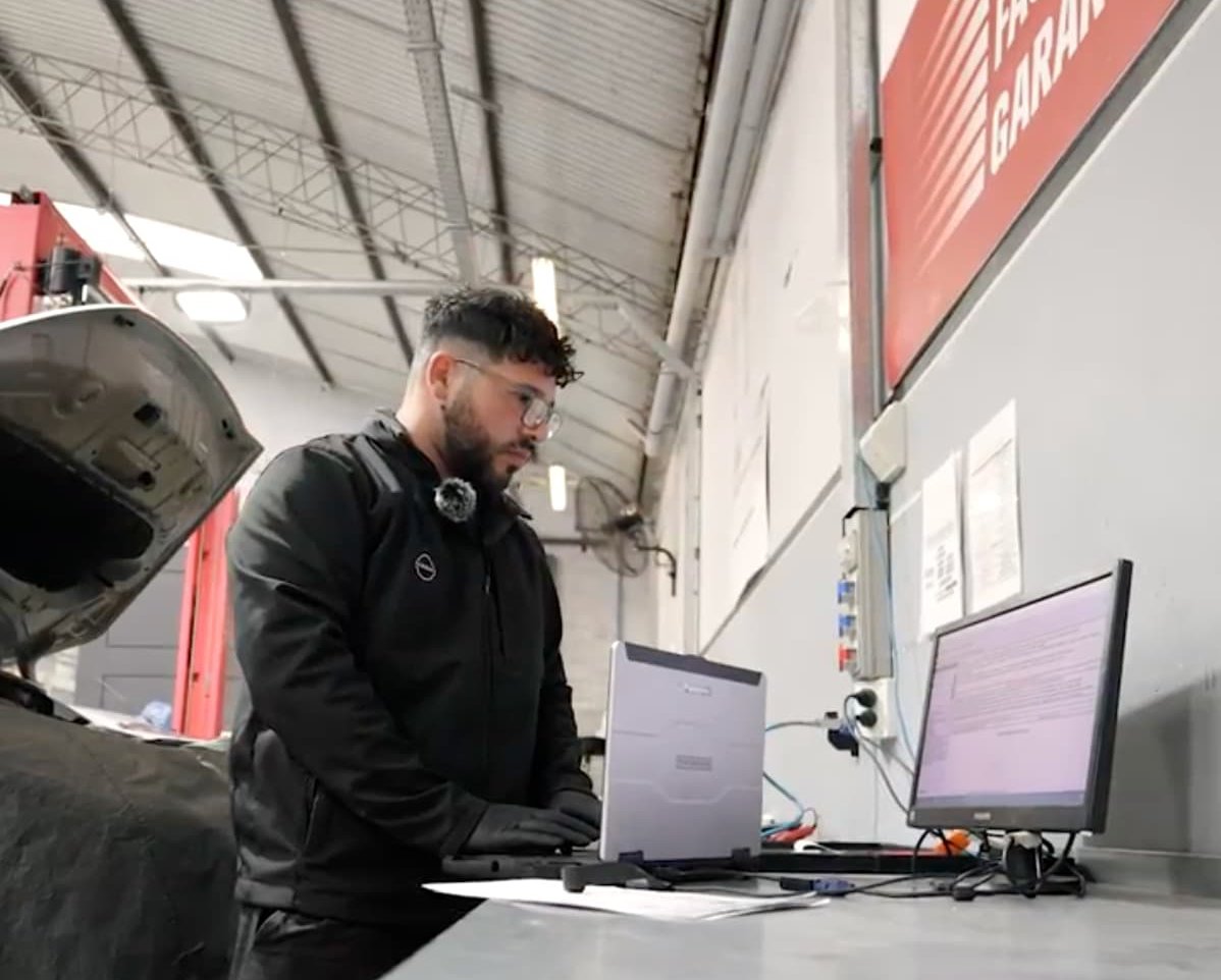 EQUIPO DE TÉCNICOS ESPECIALIZADOS